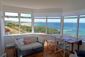 Bright comfy home, sea views and big skies